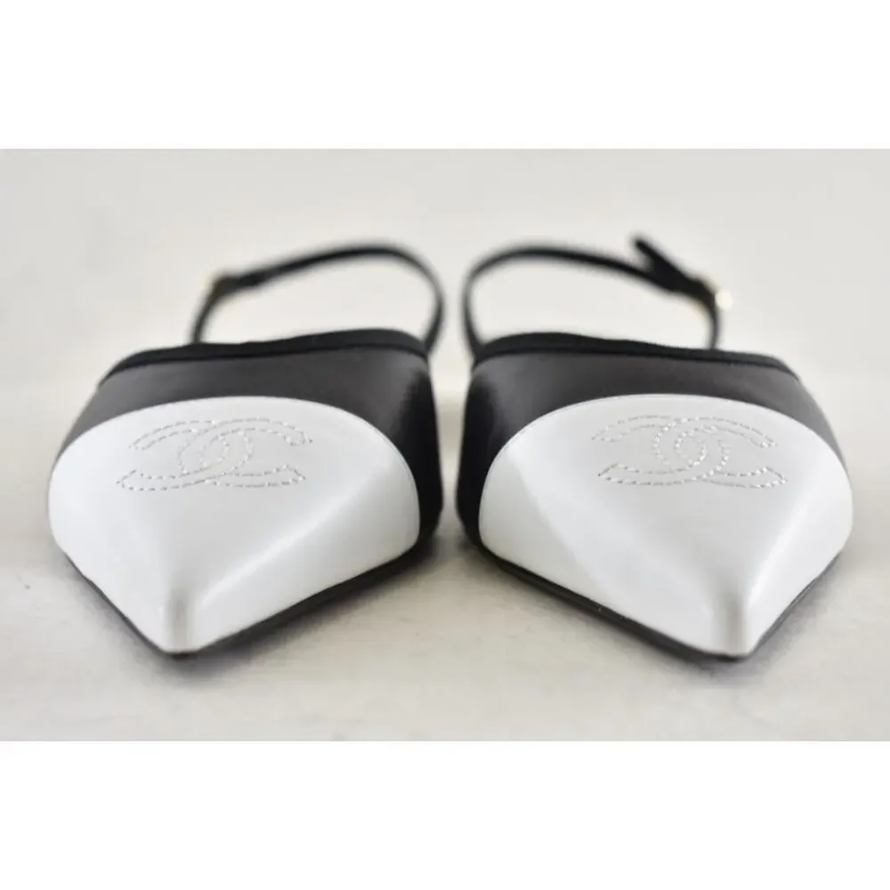 Chanel 26P Black White Pointed Toe CC Logo Slingback Ballet Ballerina Flat 38.5